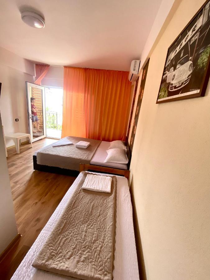 Casa Tudor كوستِنيست المظهر الخارجي الصورة