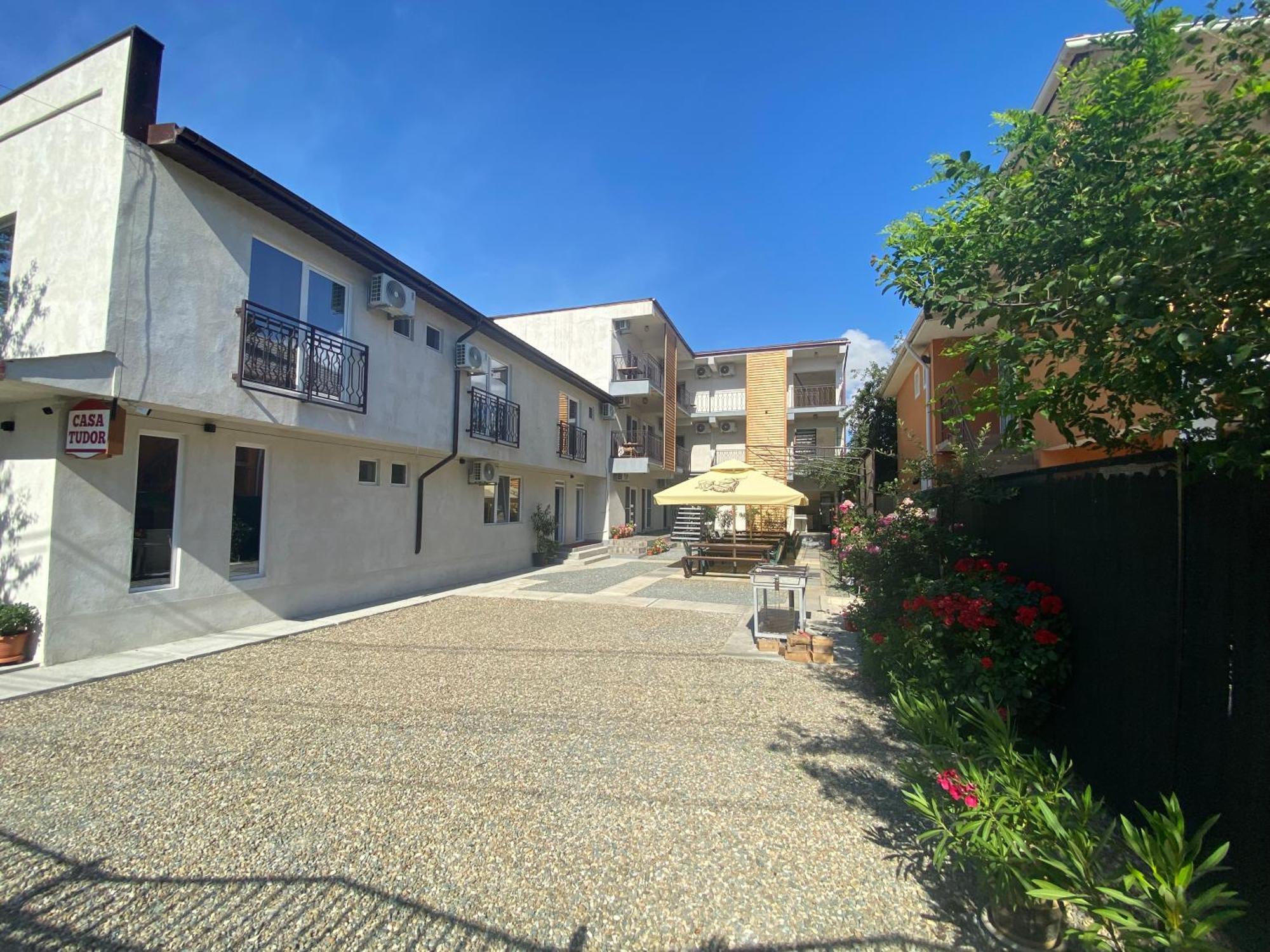 Casa Tudor كوستِنيست المظهر الخارجي الصورة